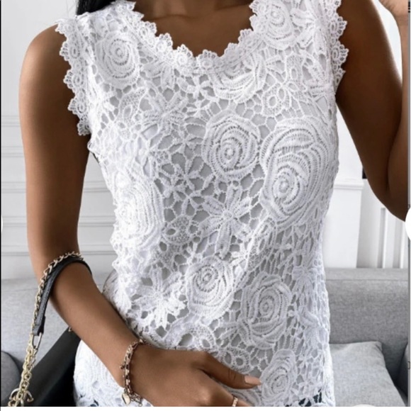Tops - Beautiful sleeveless floral Embroidered Top